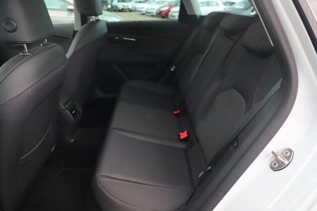 Seat LEON ST 1.6 TDI Xcellence Business Intense DSG Automaat Panoramadak Full LED Beats Audio Adaptive Cruise Navigatie Achteruitrijcamera Carplay Android 17 inch LMV