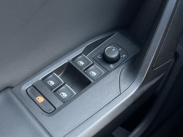 Seat LEON 1.5 eTSI FR Business Intense | Virtual Cockpit | Trekhaak | Wireless Carplay | 18 inch