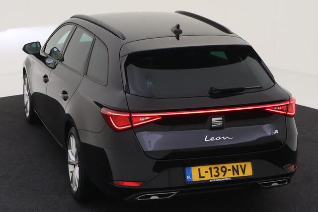 Seat LEON Sportstourer 1.5 TSI FR Business Intense / Navigatie / Led / Camera / Parkeersensoren / Lichtmetaal 17 inch /