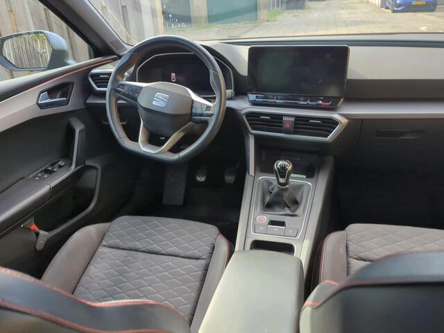 Seat LEON Sportstourer 1.5 TSI FR Business Intense / Navigatie / Led / Camera / Parkeersensoren / Lichtmetaal 17 inch /