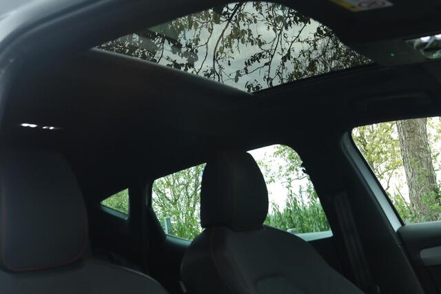 Seat LEON 1.5 TSI FR LAUNCH EDITION | PANO | VIRT. COCKPIT | LED | CAMERA | KEY-LESS | ACC | WINTERPACK