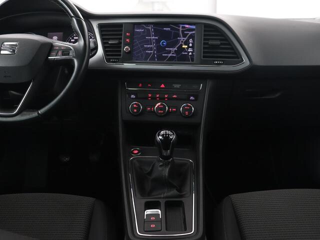 Seat LEON 1.0 EcoTSI Style Business | Carplay | Trekhaak | Navigatie | Parkeerhulp | Climate control | Cruise control | Bluetooth