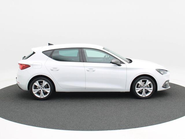 Seat LEON 1.5 TSi 150 Pk FR Business | Full LED | Adaptive Cruise | Trekhaak | Sensoren | Privacy Glass | Navigatiesysteem | 17 Inch | 60.393 Km!!