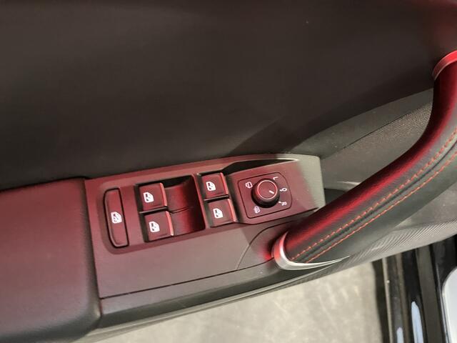 Seat LEON Sportstourer 1.5 eTSI FR Business Intense / AUTOMAAT/ PANO/ STANDKACHEL/ ELEK. TREKHAAK/ CAMERA/ PARK. SENSOREN/ MEMORY SEATS/ LED/ STOEL-STUURVERWARM./ ADAPT. CRUISE/ FULL LINK/ NAVI/ CLIMA/ DAB