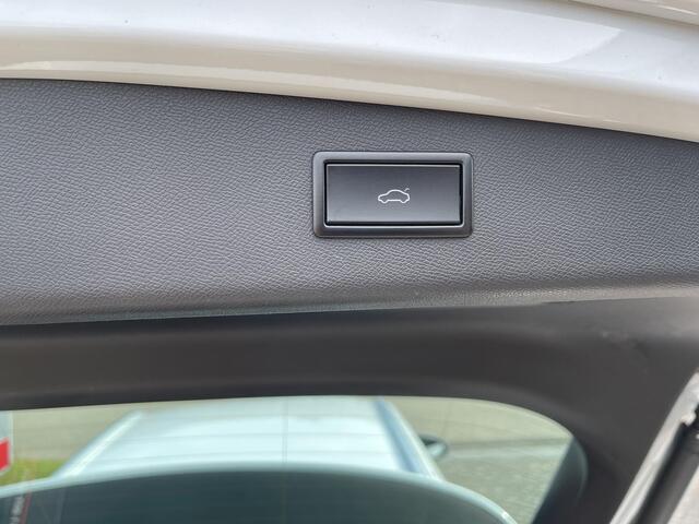 Seat LEON Sportstourer 1.5 TSI Xcellence 18"/Dodehoek/Stoel + stuurverwarming/Keyless/Adaptieve cruise/Apple Carplay & Android Auto/PDC