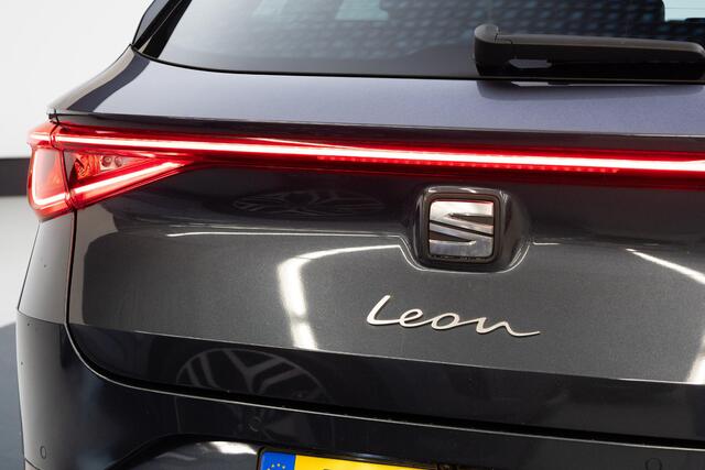 Seat LEON Sportstourer 1.5 eTSI Style Business Intense | Trekhaak | Carplay |