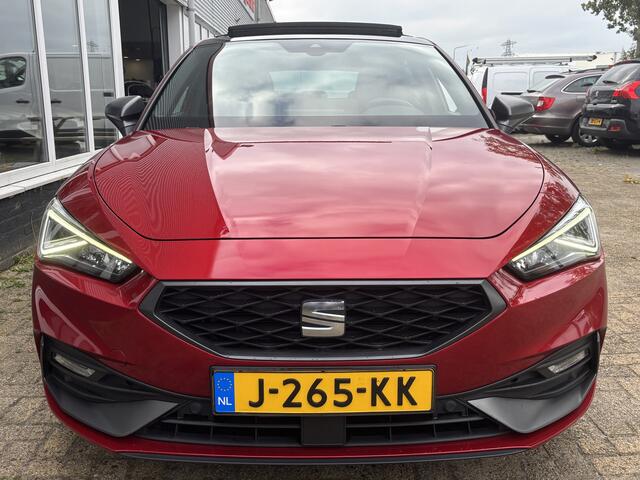Seat LEON 1.5 eTSI FR Launch Edition | Pano | Stuur Verwarming | Stoel Verwarming | Parkeer Camera