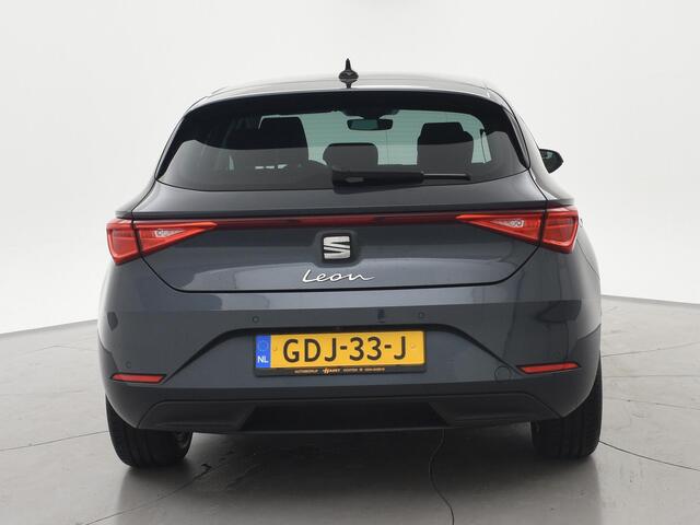 Seat LEON 1.0 TSI STYLE INTENSE + WEGKL. TREKHAAK | VIRTUAL COCKPIT | CAMERA | STOELVERW. | NAVIGATIE | CARPLAY