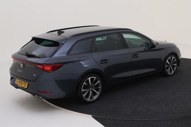 Seat LEON Sportstourer 1.5 eTSI FR Business Intense / Navigatie / Parkeersensoren / Trekhaak wegklapbaar