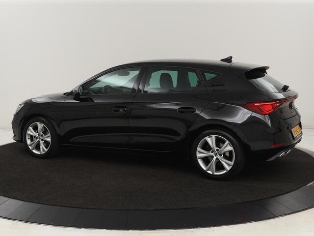 Seat LEON 1.0 TSI FR Intens | Stoel & stuurverwarming | Carplay | Camera | Adaptive cruise | Navigatie | Park Assist | Digital Cockpit | Keyless | Full LED
