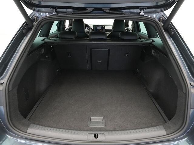 Seat LEON Sportstourer 1.5 TSI FR Launch Edition Navigatie Sideassist Stoelverwarming Parkassist Carplay 245