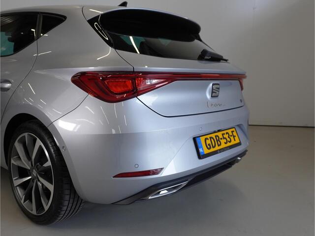 Seat LEON 1.5 eTSI FR Business Intense | Automaat | Panorama- Schuifdak | Beats Audio | Camera | Dodehoekbewaking | Rijklaarprijs