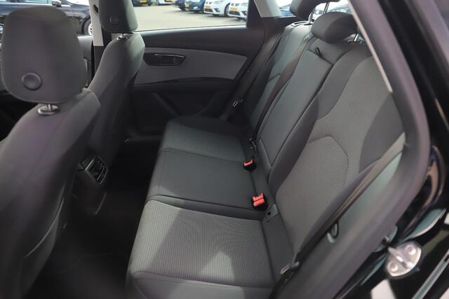 Seat LEON ST 1.0 TSI Style Ultimate Edition Virtual Cockpit Panoramadak 17 inch LMV Full LED Navigatie Achteruitrijcamera Carplay Beats Audio Navigatie Clima Cruise Stoelverwarming