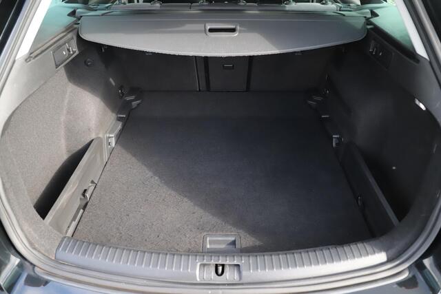 Seat LEON ST 1.0 TSI Style Ultimate Edition Virtual Cockpit Panoramadak 17 inch LMV Full LED Navigatie Achteruitrijcamera Carplay Beats Audio Navigatie Clima Cruise Stoelverwarming