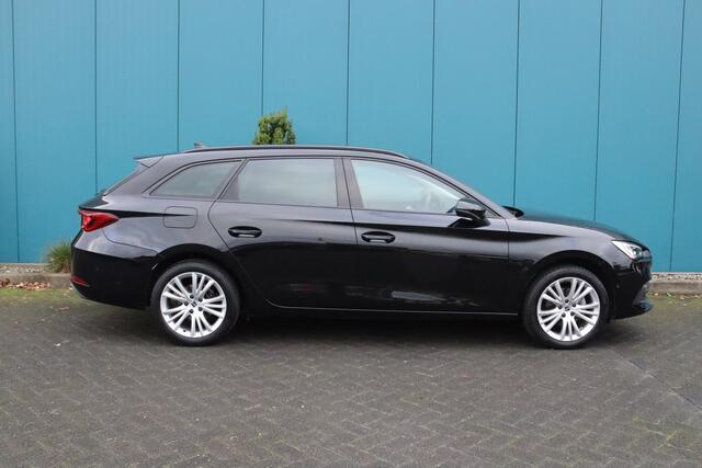 Seat LEON Sportstourer 1.5 TSI Style Business Intense CARPLAY|TREKH|ADAPT.CRUISE|STUUR/STOELVERW|ELEK.A.KLEP|CAM|NAV|LED|ECC|PDC|17'LMV 1'EIG