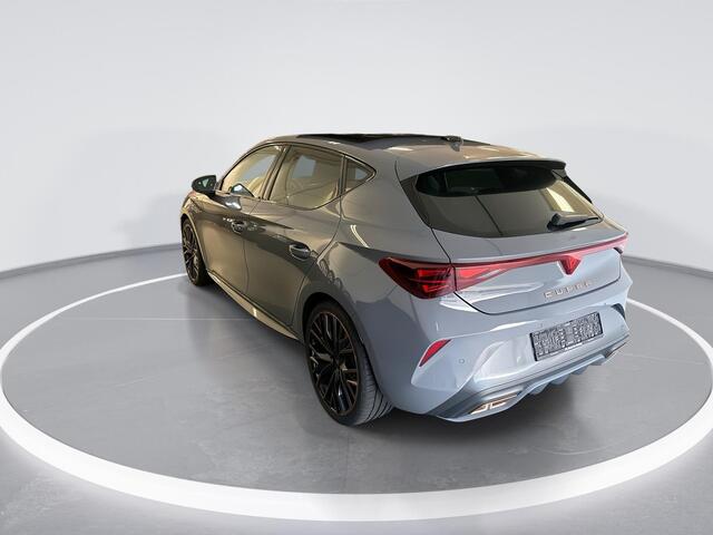 Seat LEON 1.5 TSI 204pk DSG e-Hybrid VZ Performance · Panoramadak · Camera · Keyless · Dodehoek Detectie · Sennheiser Audio · Elek. Voorstoelen · Carbon Spiegelkappen · 19'' Inch · Garantie t/m 02-02-2030 of 100.000km