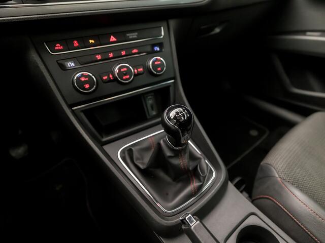 Seat LEON ST 1.4 TSI ACT FR Dynamic (PANORAMADAK, GROOT NAVI, APPLE CARPLAY, SPORTSTOELEN, PARKEERSENSOREN, NIEUWE APK, CLIMATE CONTROL, NIEUWSTAAT)