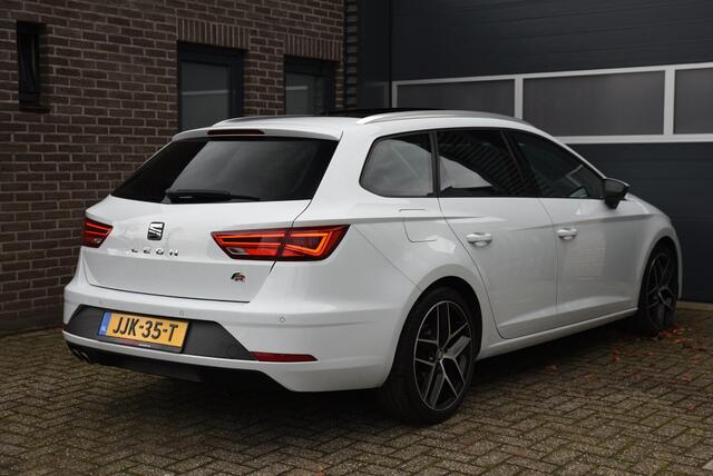 Seat LEON ST 2.0 TSI FR Business Intense Trekhaak Pano