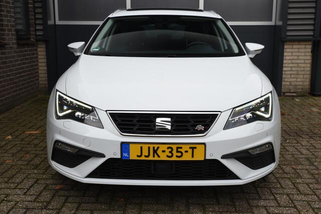 Seat LEON ST 2.0 TSI FR Business Intense Trekhaak Pano