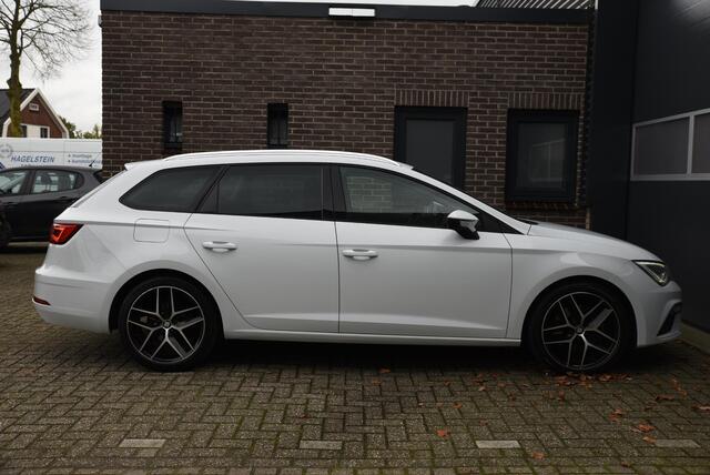 Seat LEON ST 2.0 TSI FR Business Intense Trekhaak Pano