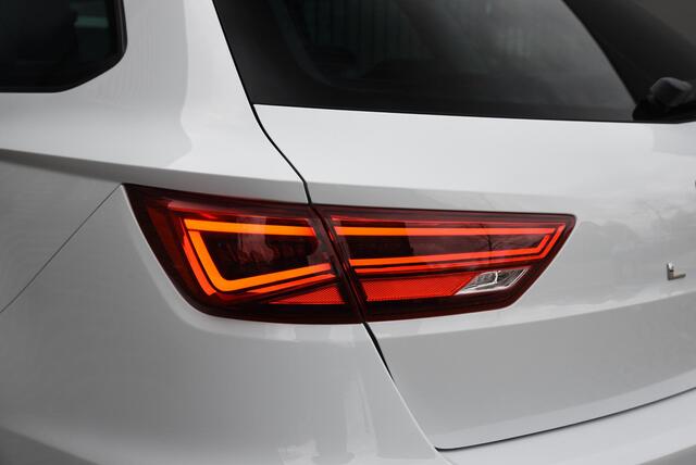 Seat LEON ST 2.0 TSI FR Business Intense Trekhaak Pano