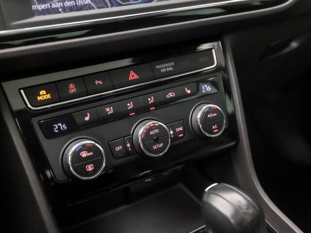 Seat LEON 1.5 TSI FR Sport 150Pk Automaat (SCHUIFDAK, APPLE CARPLAY, LEDER, CAMERA, BEATS AUDIO, STOELVERWARMING, SPORTSTOELEN, GETINT GLAS, LED KOPLAMPEN, LM VELGEN, CRUISE, NIEUWE APK, NIEUWSTAAT)