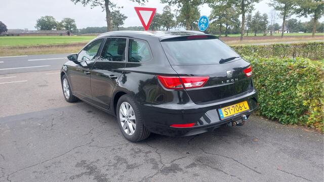 Seat LEON ST 1.6 TDI Style Business Intense CLIMA/NAVI BJ 2018