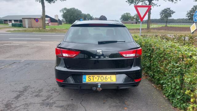 Seat LEON ST 1.6 TDI Style Business Intense CLIMA/NAVI BJ 2018