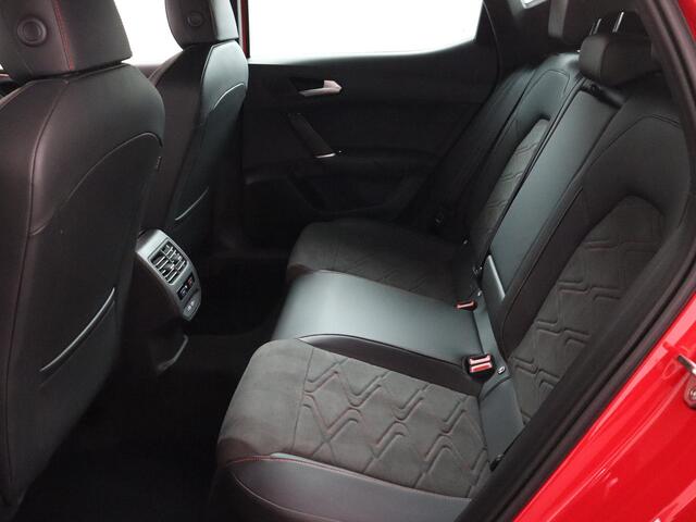 Seat LEON 1.5 eTSI FR Launch Edition | Trekhaak | Camera | Navigatie!