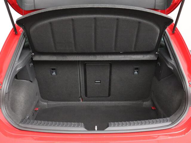 Seat LEON 1.5 eTSI FR Launch Edition | Trekhaak | Camera | Navigatie!