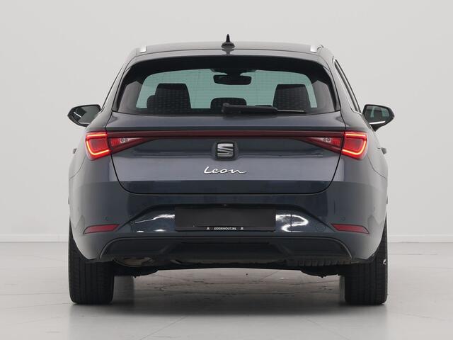 Seat LEON Sportstourer 1.5 TSI 130pk Style Navigatie Camera 17"velgen Keyless Parkassist 21