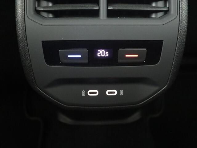 Seat LEON 1.5 eTSI FR Launch Edition | Stoelverwarming | Carplay | Adaptive cruise | Dynamic Chassis Control | Keyless | Sfeerverlichting | Stuurverwarming | Navigatie | Parkeerhulp