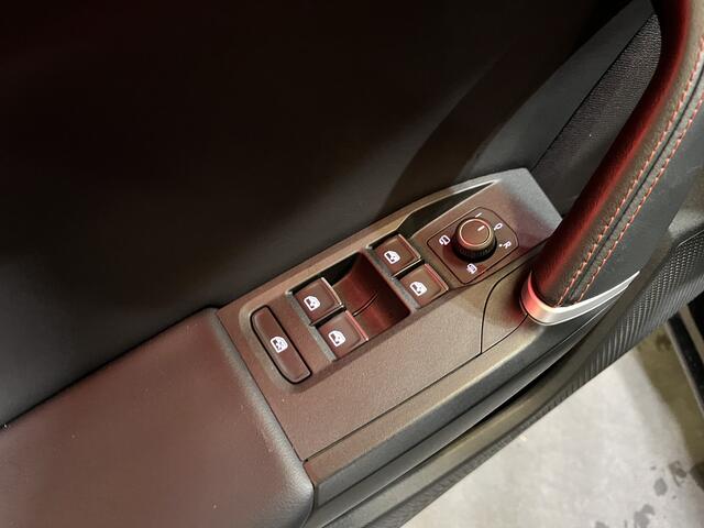 Seat LEON 1.4 TSI eHybrid PHEV FR / AUTOMAAT/ KEYLESS/ FULL LINK/ PARK. SENSOREN + CAMERA/ LED/ ELEKTR. STOEL/ STOEL-STUUR VERWARM./ KEYLESS/ NAVI/ 18" LMV