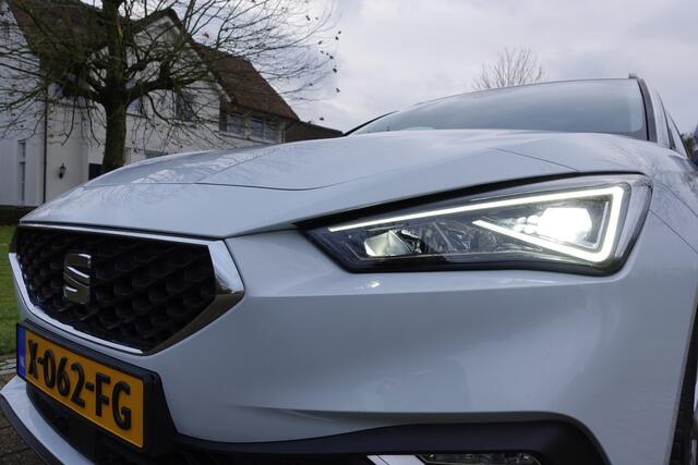 Seat LEON Sportstourer 1.0 eTSI FR Business Intense | Trekhaak | CarPlay | Camera | Stuurwielverw. | Stoelverw. | BTW |