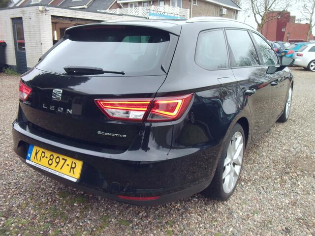 Seat LEON ST 1.0 EcoTSI Style Connect - Airco - Navigatie - 6 Bak - Leer