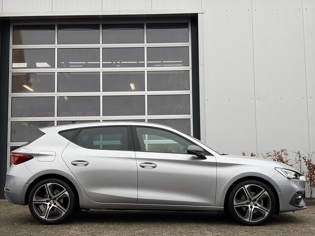 Seat LEON 1.5 eTSI FR Launch Edition 150pk | Virtual Cockpit | Achteruitrijcamera | Apple Carplay/Android Auto | Cruise control adaptief | Dab | LED koplampen | Stuur verwarmd | Voorstoelen verwarmd | Prachtig exemplaar!