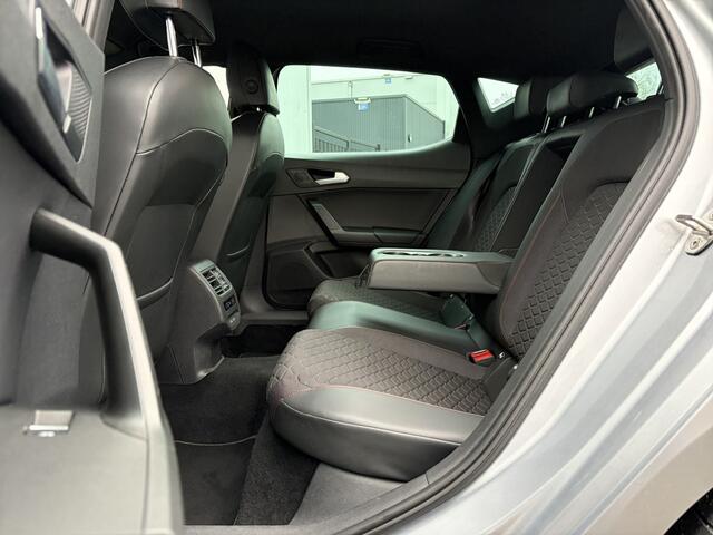 Seat LEON 1.5 eTSI FR Launch Edition 150pk | Virtual Cockpit | Achteruitrijcamera | Apple Carplay/Android Auto | Cruise control adaptief | Dab | LED koplampen | Stuur verwarmd | Voorstoelen verwarmd | Prachtig exemplaar!