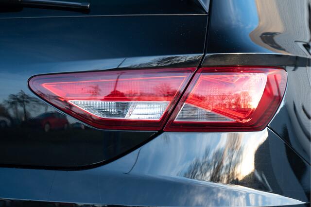 Seat LEON 1.0 EcoTSI Style Business Intense | Navi | Apple CarPlay | Clima | Cruise | PDC V+A |