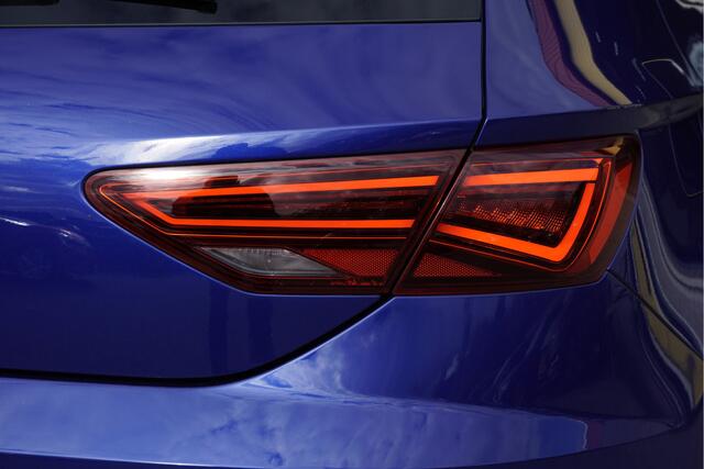 Seat LEON 1.5 TSI 150K! 5drs Xcellence BJ2019 Lmv 17" | Led | Pdc | Navi | Keyless entry | Trekhaak | Dashboard verlichting | Climate control | Cruise control | Sportstoelen | Extra getint glas