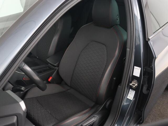 Seat LEON 1.5 eTSI FR Launch Edition | Carplay | Adaptive cruise | Sfeerverlichting | Navigatie | Full LED | Dodehoek detectie | DAB | Parkeerhulp | Climate control