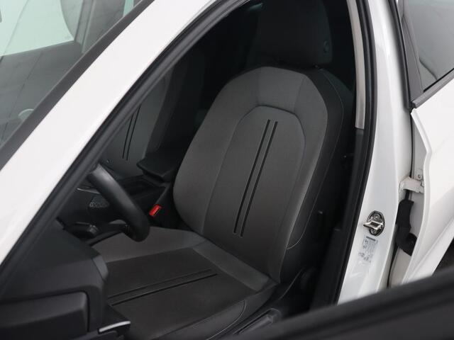 Seat LEON 1.0 TSI Style Intens | Camera | Carplay | Adaptive cruise | Navigatie | DAB | Full LED | Park Assist | Bluetooth | Climate control