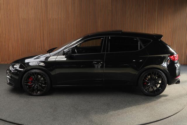 Seat LEON 2.0 TSI CUPRA 300 Panodak Navi Climate Leer Camera Carplay PDC Zwarte binnenhemel LED LM velgen