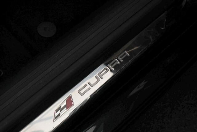 Seat LEON 2.0 TSI CUPRA 300 Panodak Navi Climate Leer Camera Carplay PDC Zwarte binnenhemel LED LM velgen