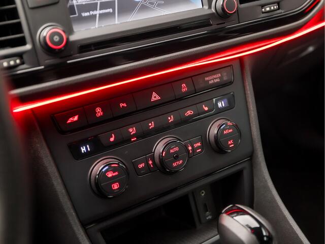 Seat LEON ST 2.0 TSI Cupra 280 281Pk Automaat (APPLE CARPLAY, NAVIGATIE, CLIMATE, SEAT SOUND, CAMERA, STOELVERWARMING, SPORTSTOELEN, LEDER/ALCANTARA, GETINT GLAS, LED KOPLAMPEN, NIEUWSTAAT)