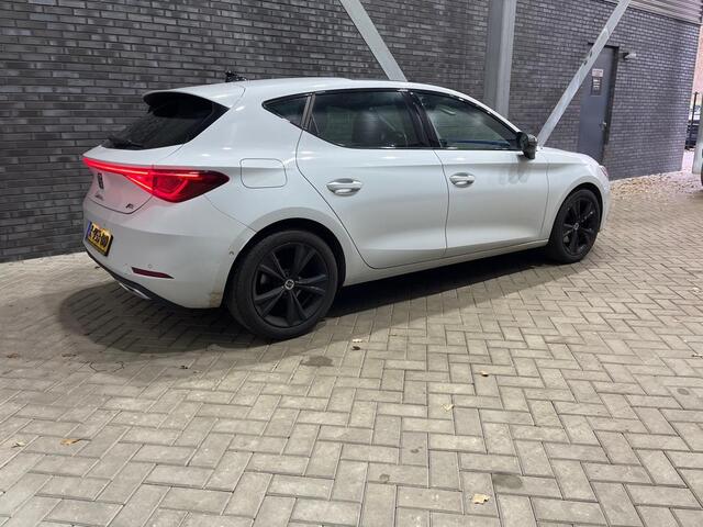 Seat LEON 1.0 TSI FR Launch Edition | Panoramadak | Trekhaak | Camera | Keyless