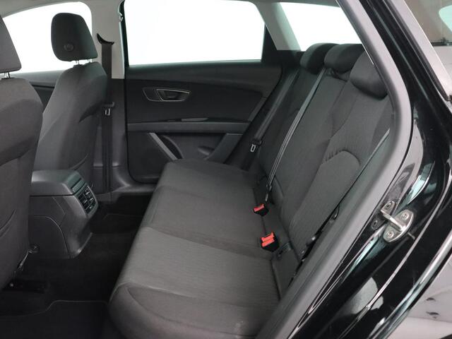 Seat LEON 1.0 TSI Style Connect | 2e eigenaar | Trekhaak | Carplay | Navigatie | Climate control | Bluetooth | Cruise control