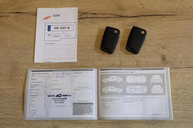 Seat LEON 2.0 TSI CUPRA 300 / Kuipstoel / Milltek / Pano / 19"