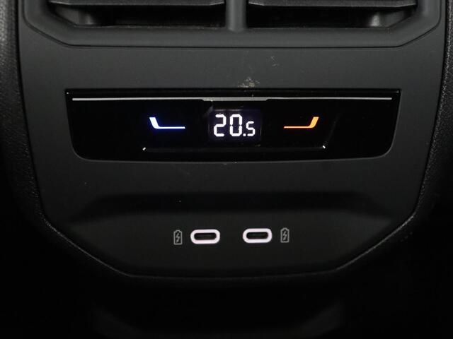 Seat LEON 1.0 eTSI Style | Trekhaak | Camera | Carplay | Full LED | Navigatie | Cruise control | Parkeerhulp | Climate control | Bluetooth