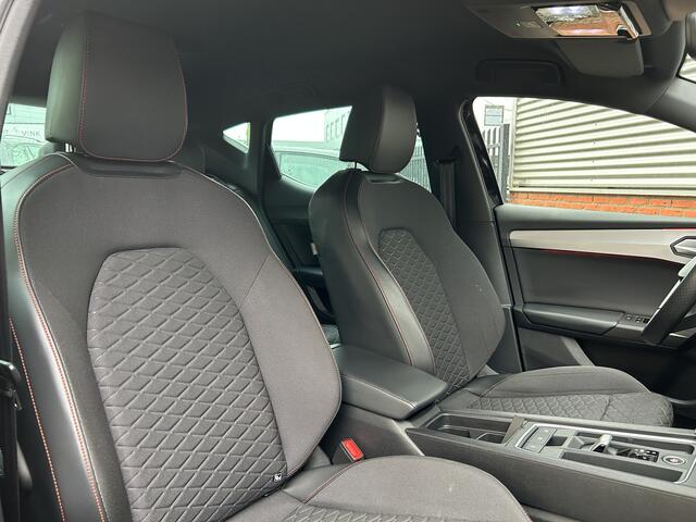 Seat LEON 1.5 eTSI FR Launch Edition | Dealer Onderhouden | Inklap. Trekhaak | Apple carplay / Android auto | Led | Automaat |