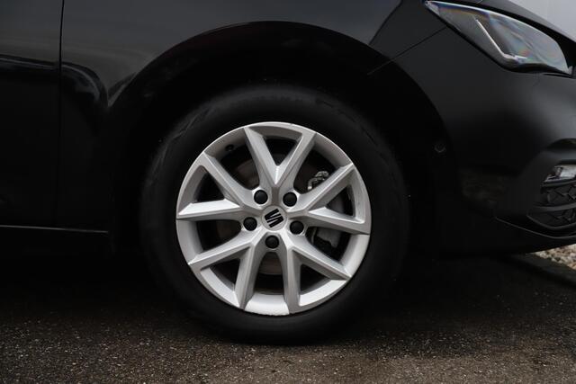 Seat LEON Sportstourer 1.5 eTSI Style Business Intense 150PK DSG Automaat LED Navigatie Achteruitrijcamera Climate Adaptive Cruise Control 16 inch LMV Carplay Android